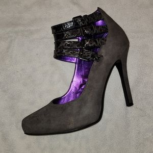 Women's high heels shoes / Guess / Size 6M / color Gray